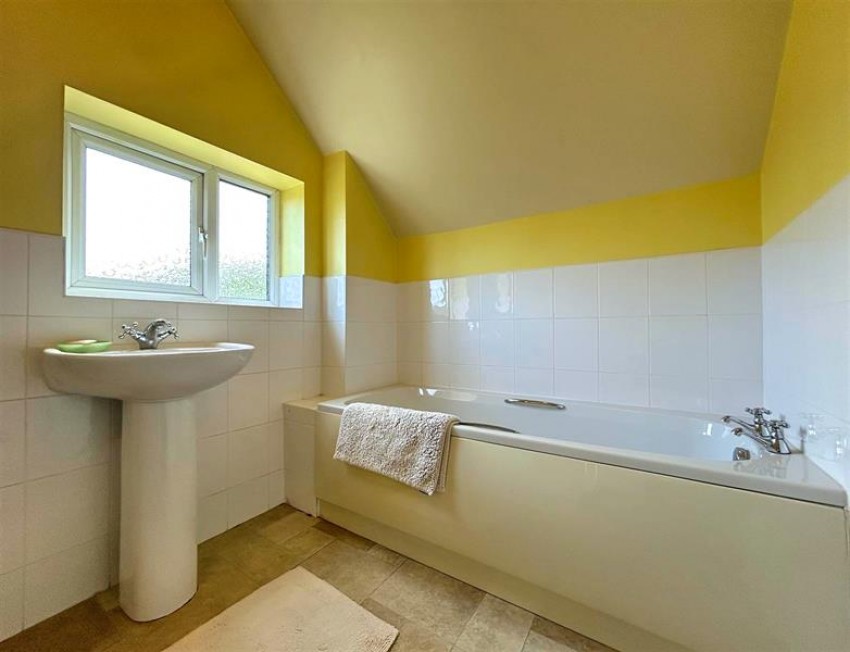 Images for Avonlea Road, Sale