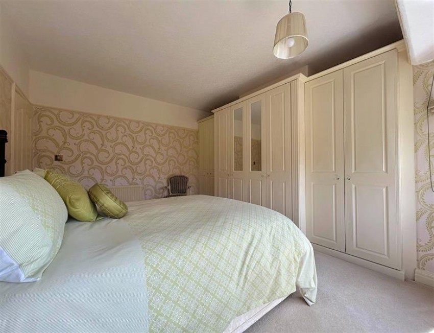 Images for Barnfield Crescent, Sale