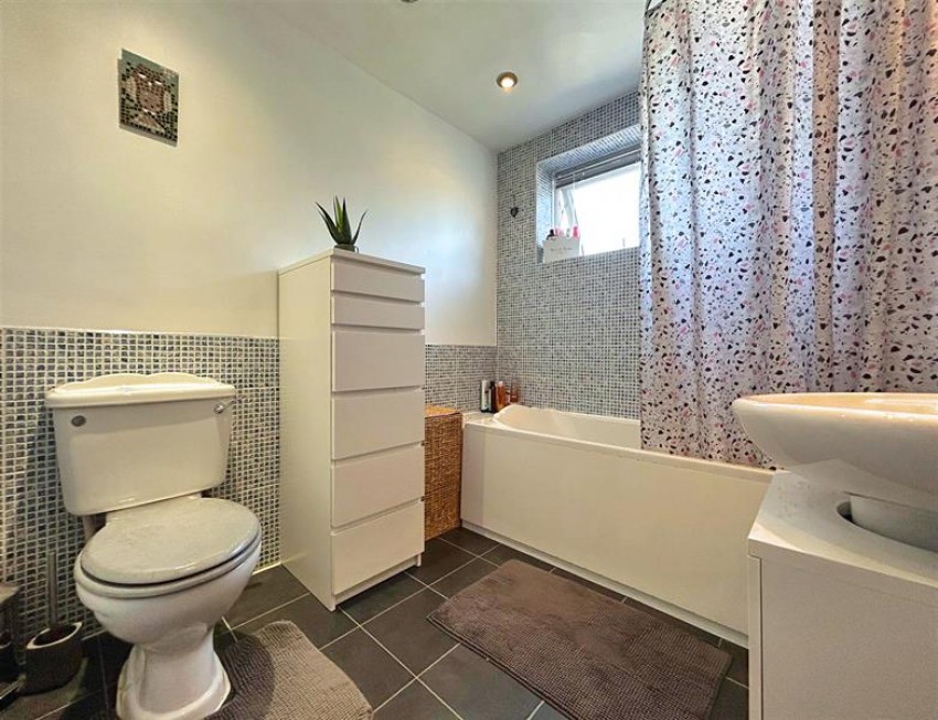 Images for Norton Avenue, Sale