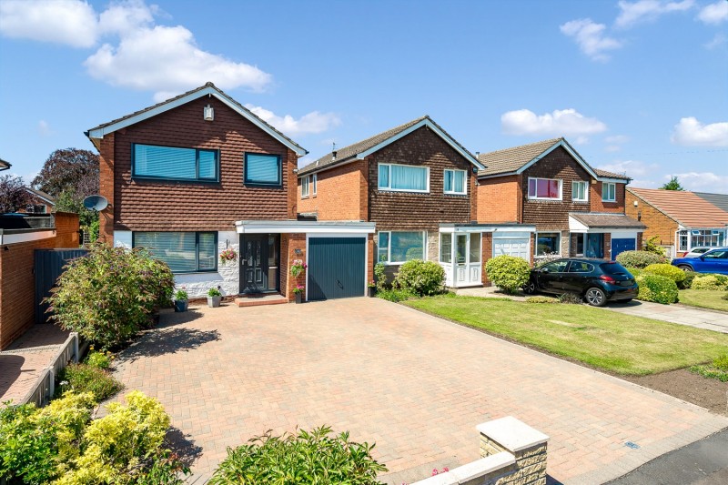 Stoneleigh Avenue, Sale