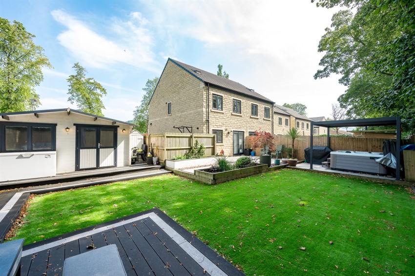Images for Park View, Hadfield, Glossop