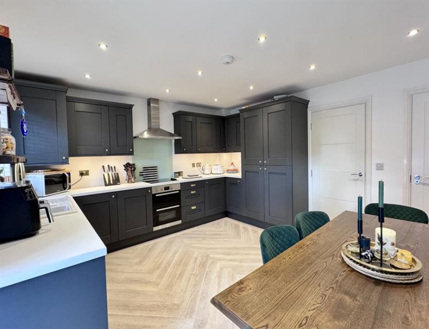 Images for Park View, Hadfield, Glossop