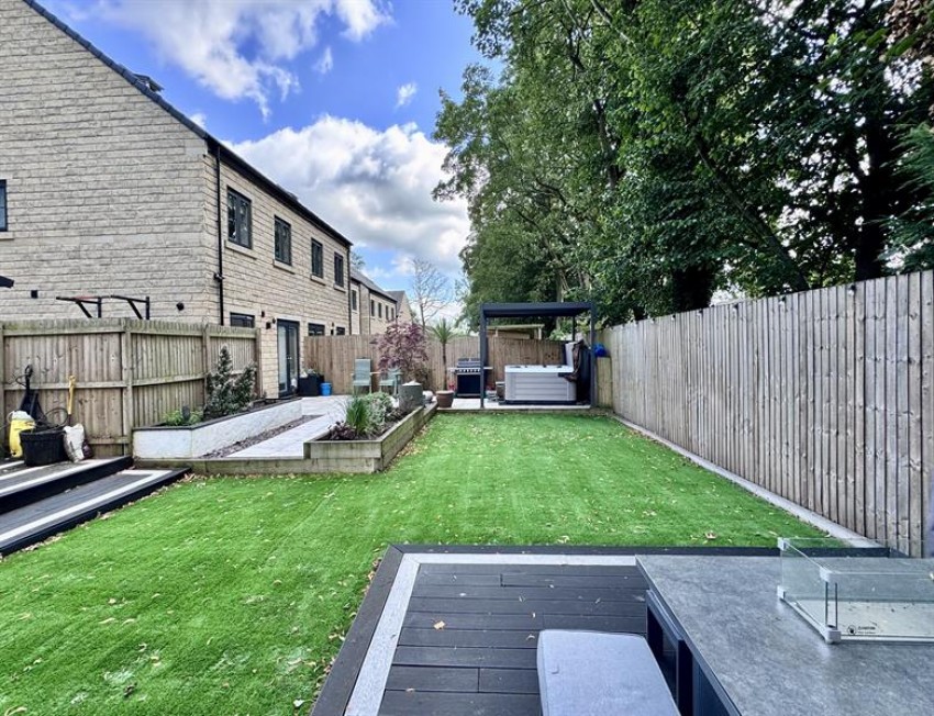 Images for Park View, Hadfield, Glossop