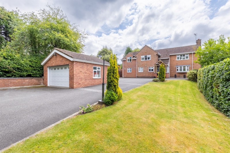 153 Norley Road - superb extended house in south facing plot