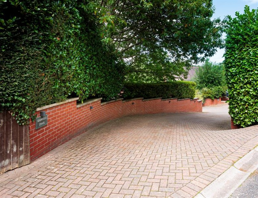 Images for Squirrels Chase - 3169 square feet house in 0.32 acre