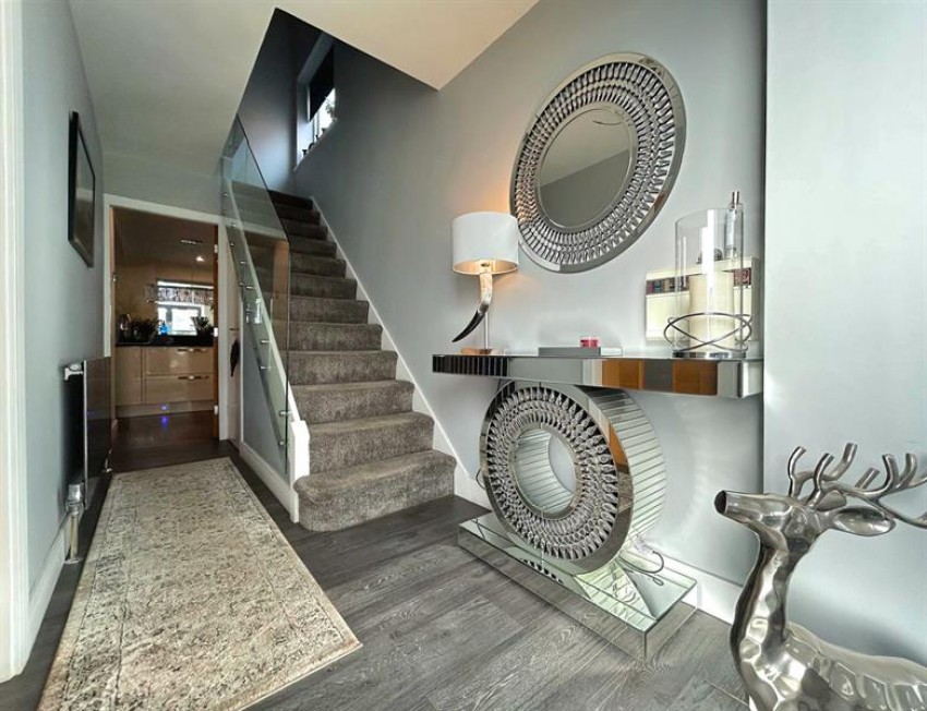 Images for Stoneleigh Avenue, Sale