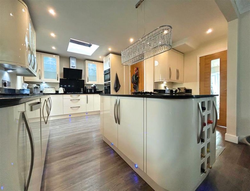 Images for Stoneleigh Avenue, Sale