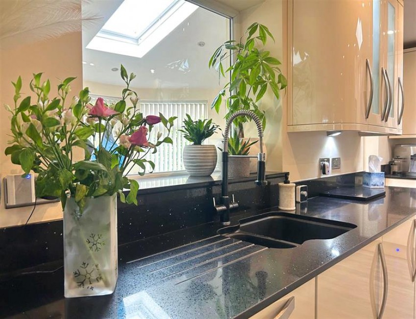 Images for Stoneleigh Avenue, Sale