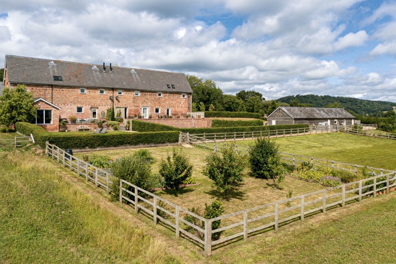 8 Bulkeley Grange Barns - stunning views and double garage