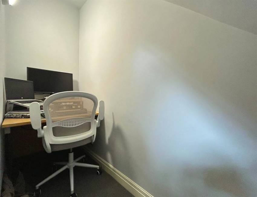 Images for The Avenue, Sale