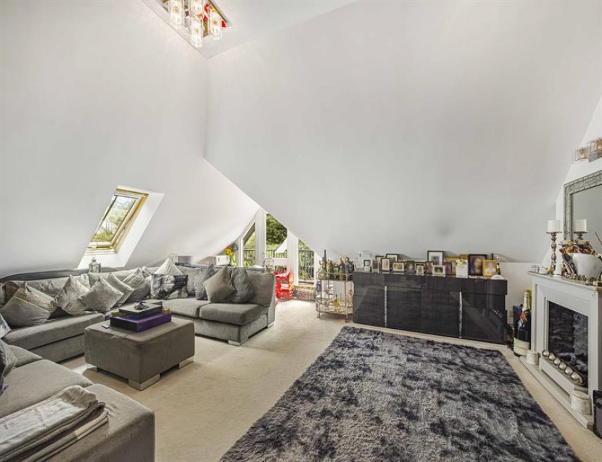 Images for The Avenue, Hale, Altrincham