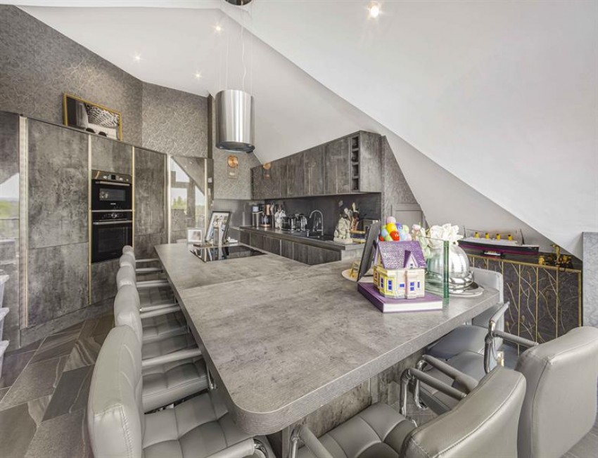 Images for The Avenue, Hale, Altrincham