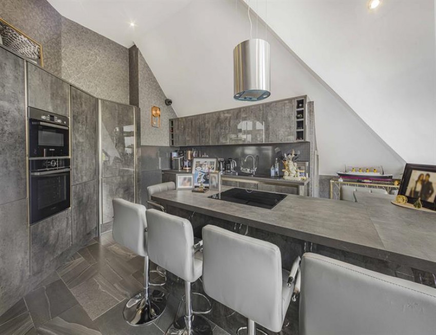 Images for The Avenue, Hale, Altrincham