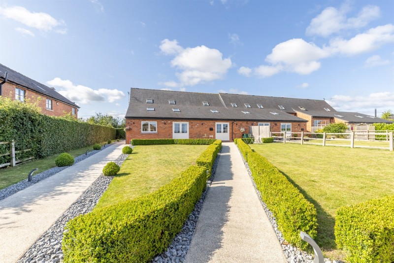 Impeccable barn in Calveley with option to acquire extra land