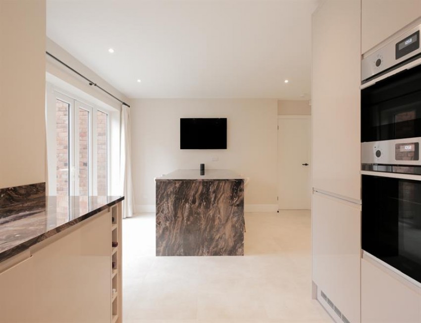 Images for Park Lane, Hale - PP for Large Det House