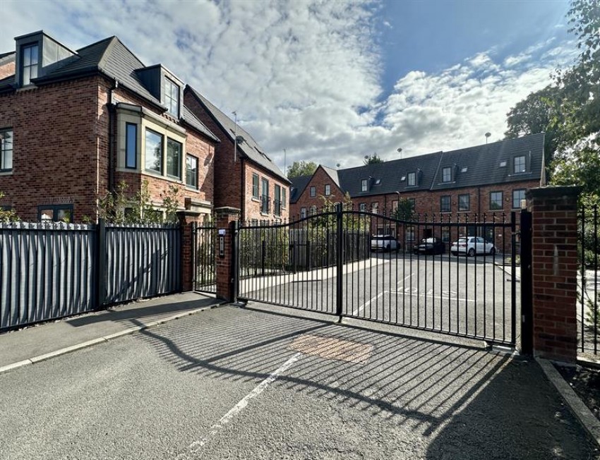 Images for Oak Gardens, Gatley