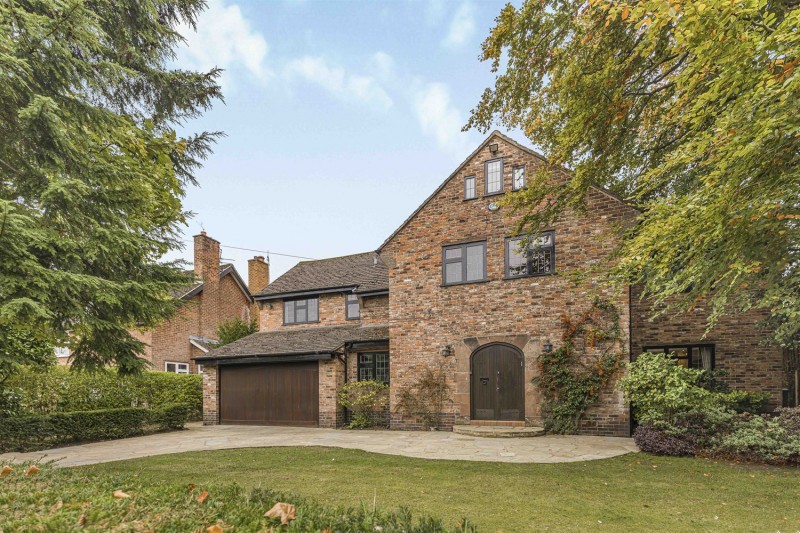 Delahays Drive, Hale