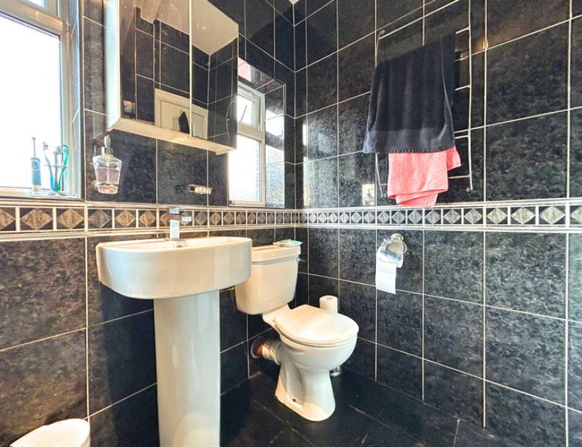 Images for Barnfield Crescent, Sale