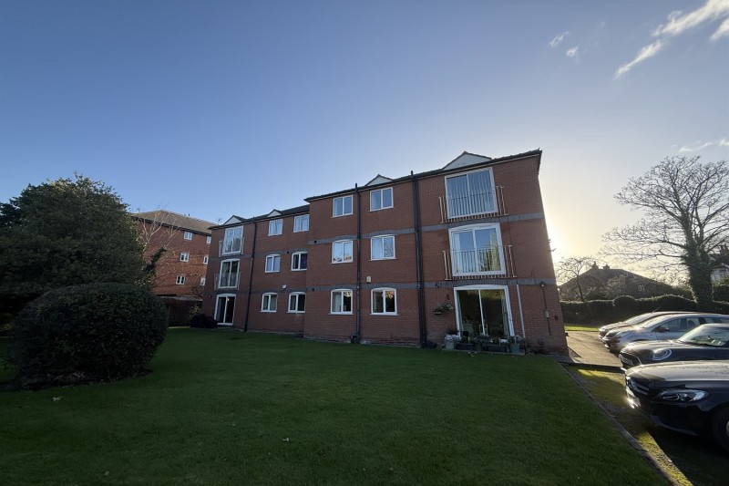 Northenden Road, Sale