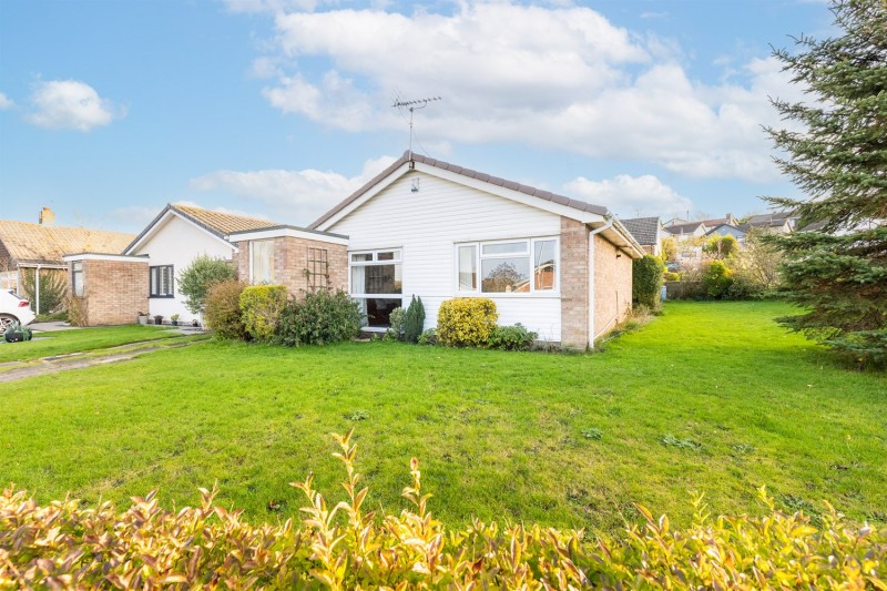 Detached bungalow with corner plot on Kelsborrow Way