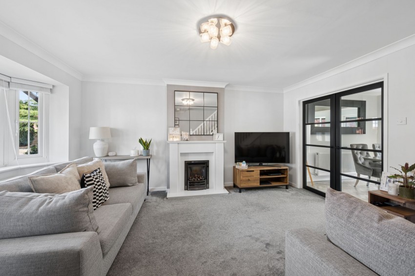 Images for Carnegie Close, Sale, M33