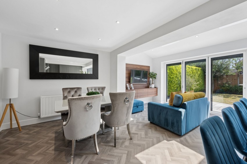 Images for Carnegie Close, Sale, M33