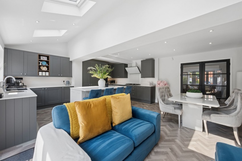 Images for Carnegie Close, Sale, M33