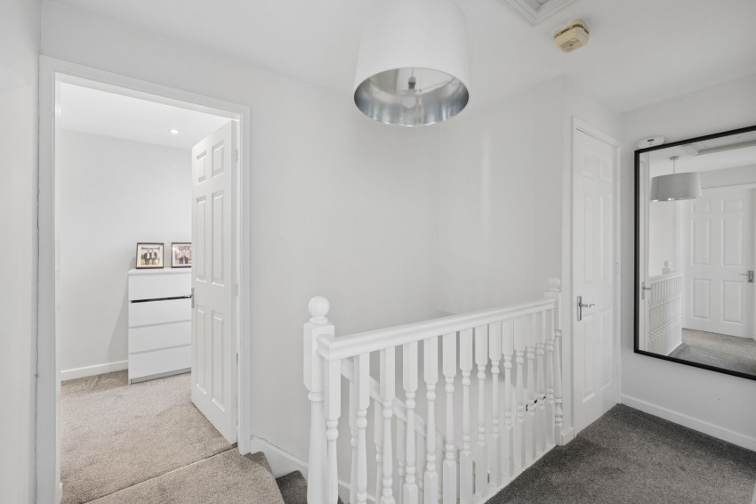 Images for Carnegie Close, Sale, M33