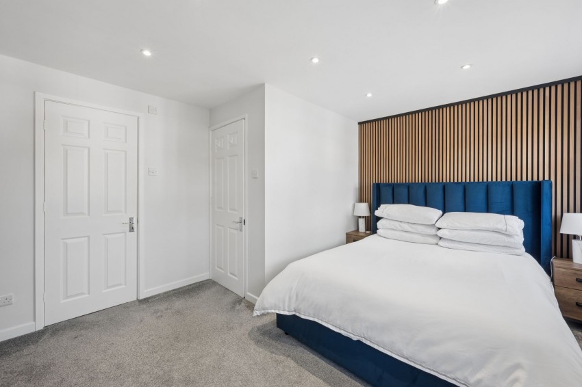 Images for Carnegie Close, Sale, M33