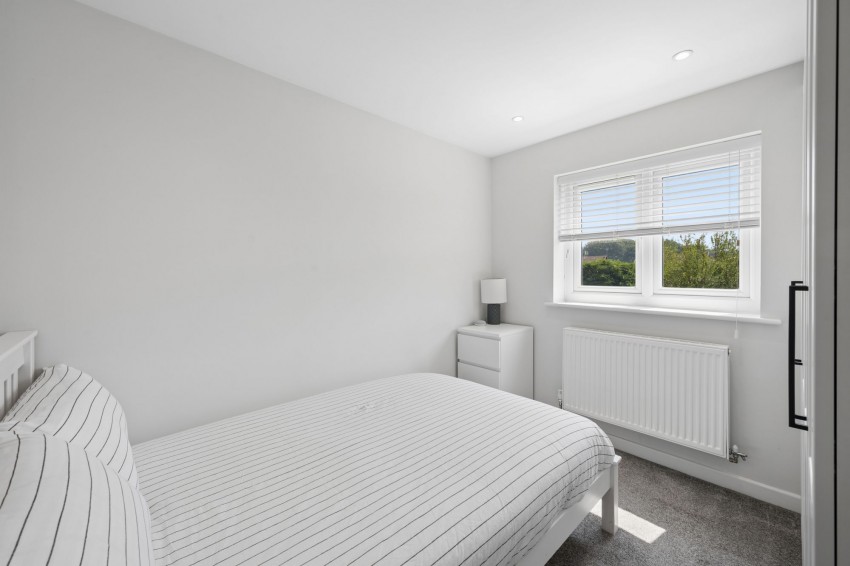 Images for Carnegie Close, Sale, M33