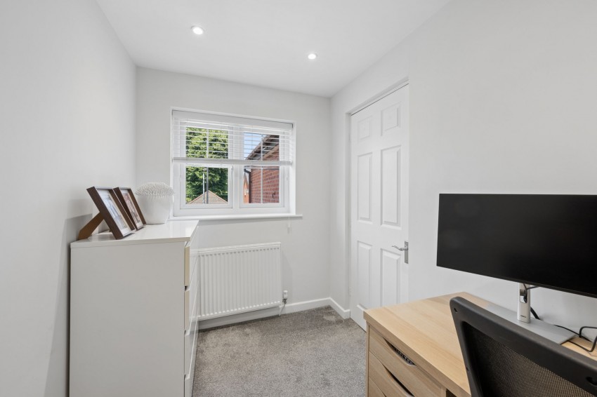 Images for Carnegie Close, Sale, M33