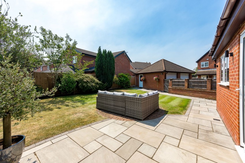 Images for Carnegie Close, Sale, M33