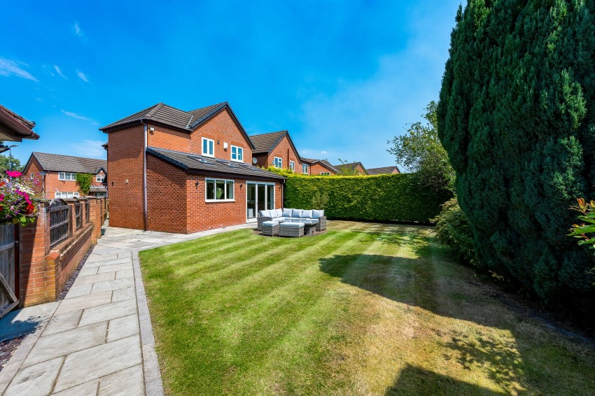 Images for Carnegie Close, Sale, M33