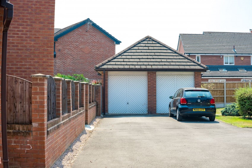Images for Carnegie Close, Sale, M33