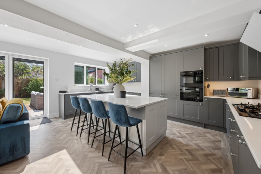 Images for Carnegie Close, Sale, M33