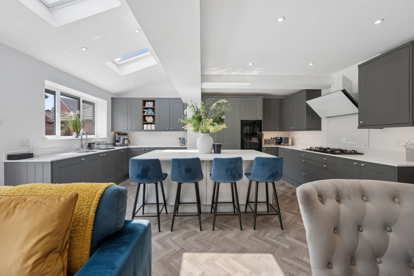 Images for Carnegie Close, Sale, M33