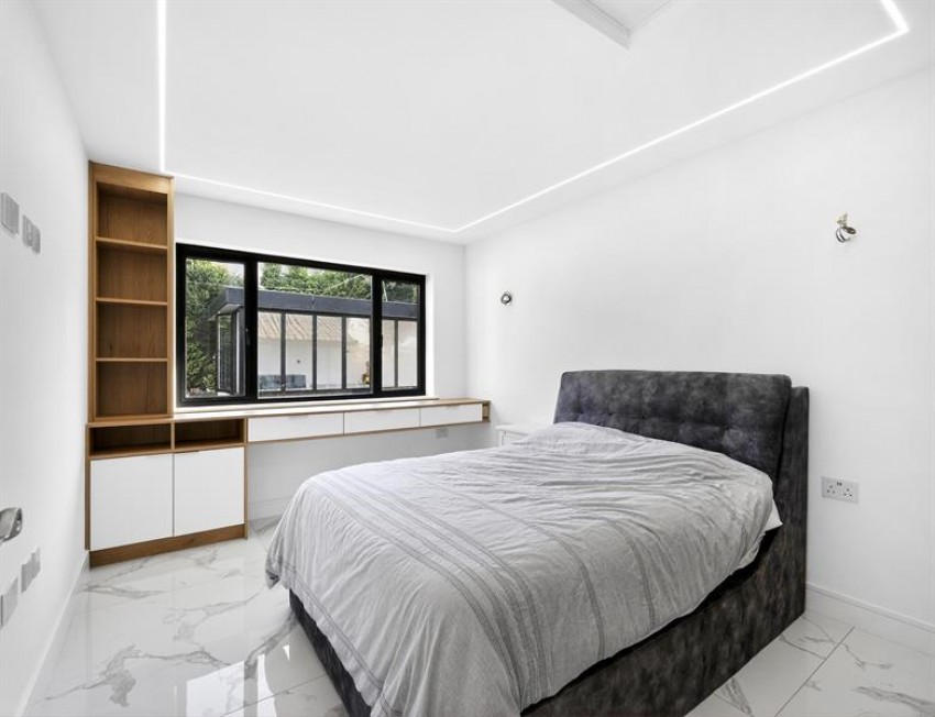 Images for Milverton Drive, Bramhall