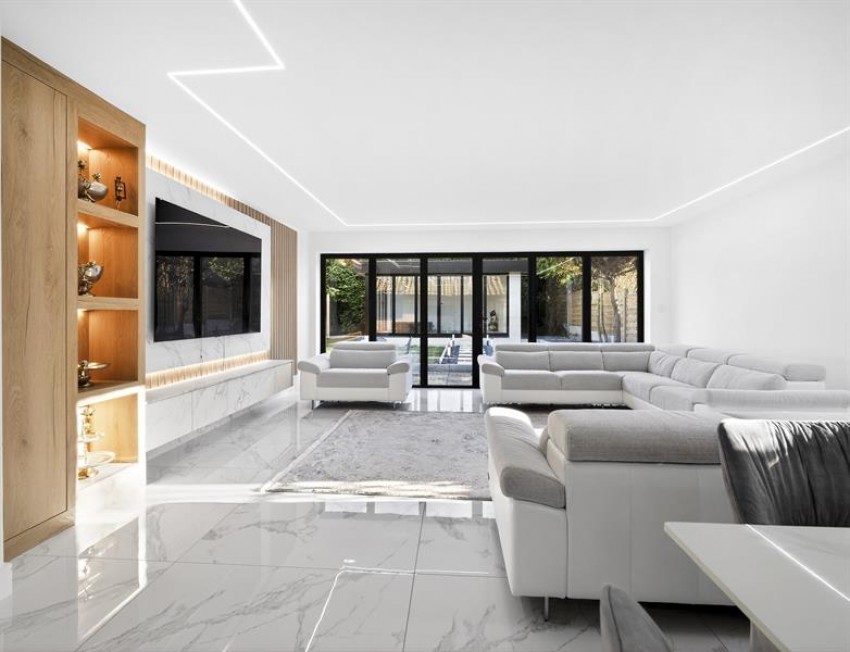 Images for Milverton Drive, Bramhall