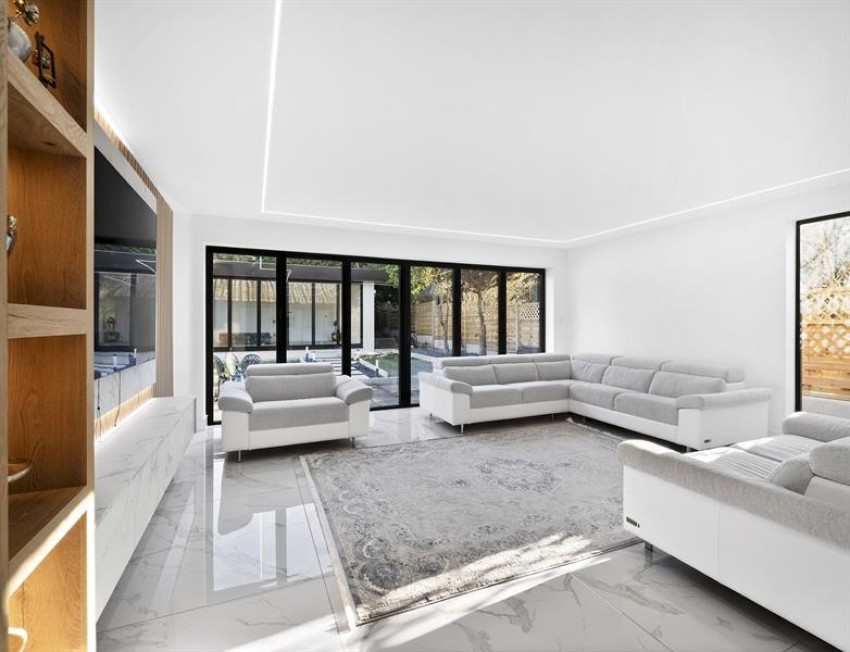 Images for Milverton Drive, Bramhall