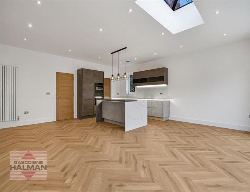 Images for 9 Brooklands Crescent, Sale