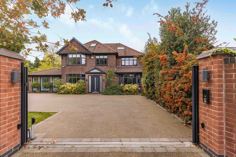 Hale Road, Hale, WA15