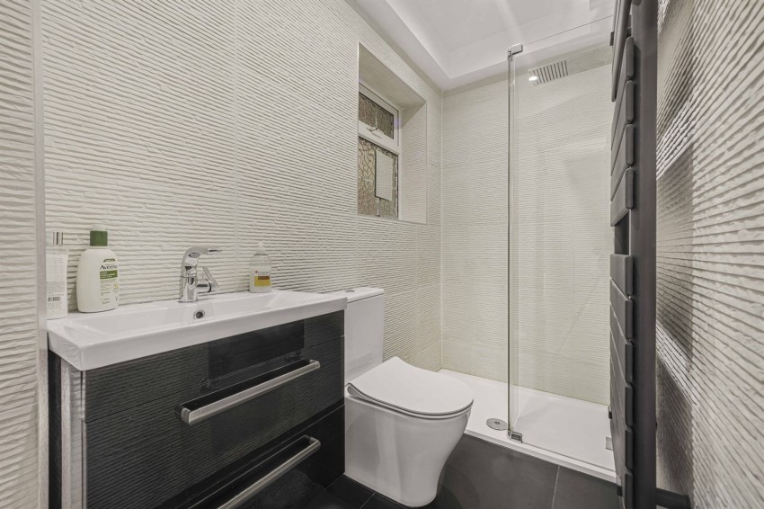 Images for Hale Road, Hale, WA15