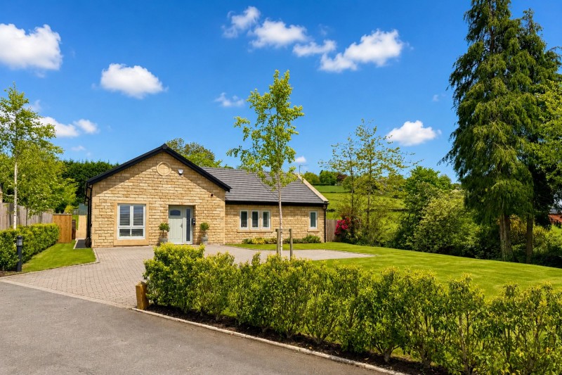 Glossop Road, Charlesworth, SK13