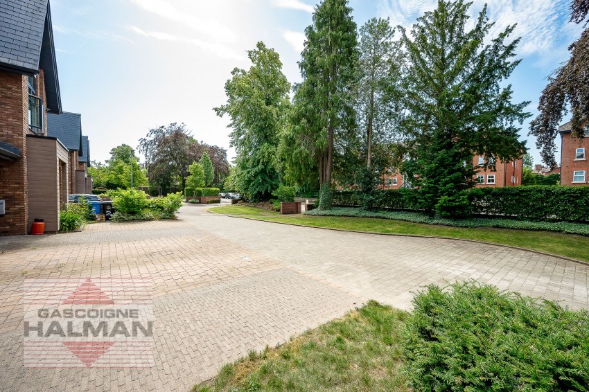 Images for Park House Drive, Sale, M33