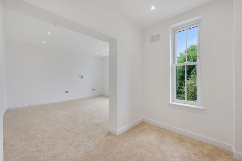 Images for Highfield Avenue, Sale, M33