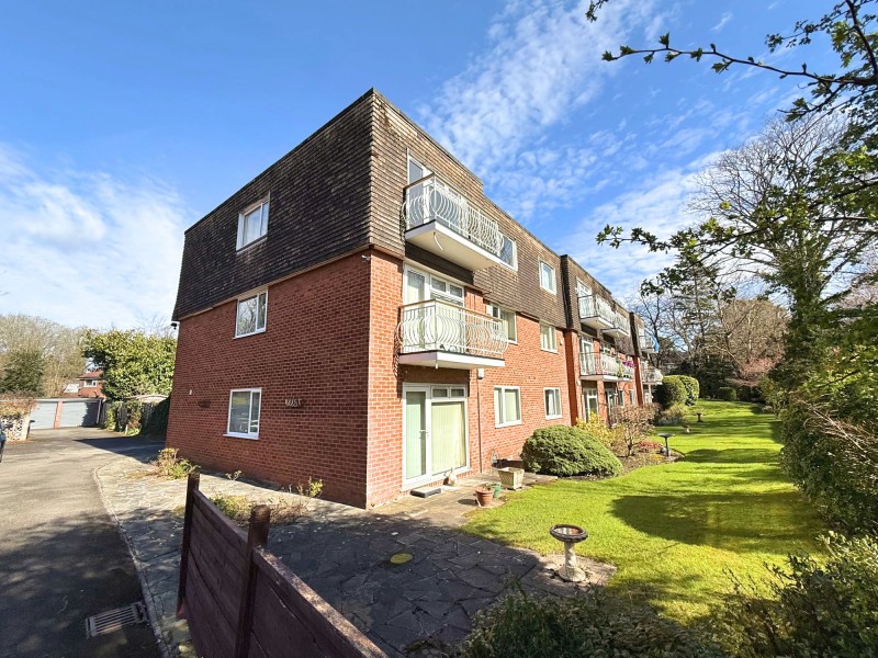 Maple Road West, 2A Maple Road West, M23