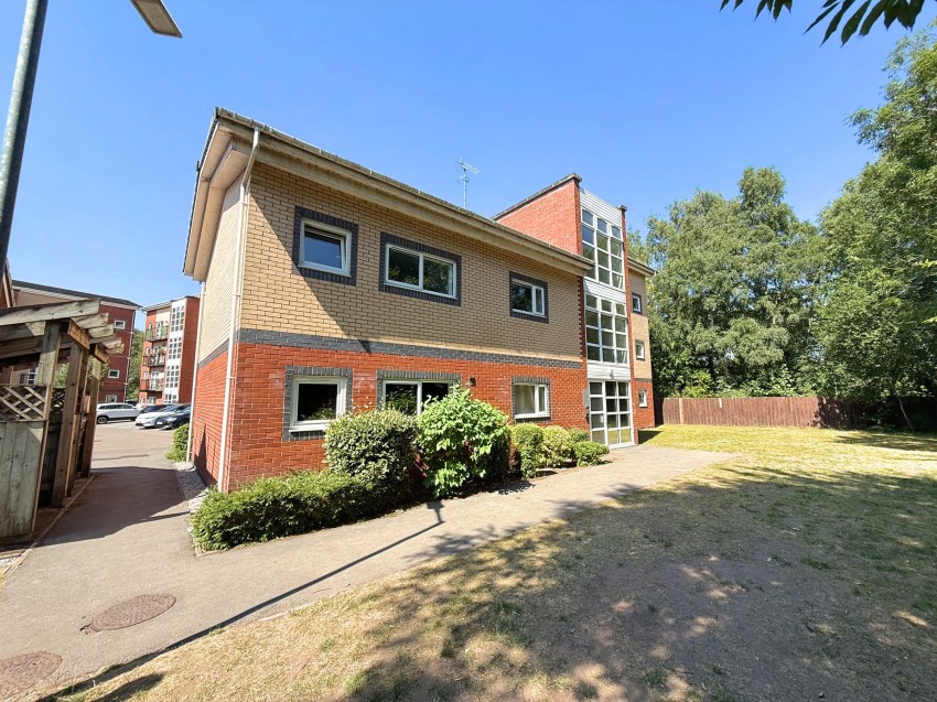 Images for Wharf Road, Sale, M33