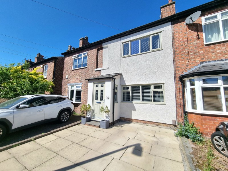 Temple Road, Sale, M33