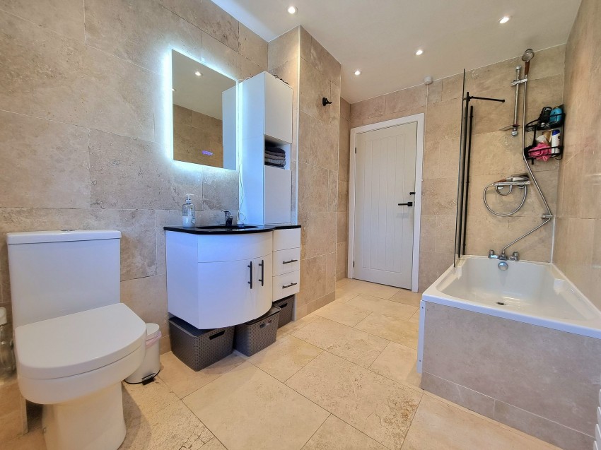 Images for Temple Road, Sale, M33