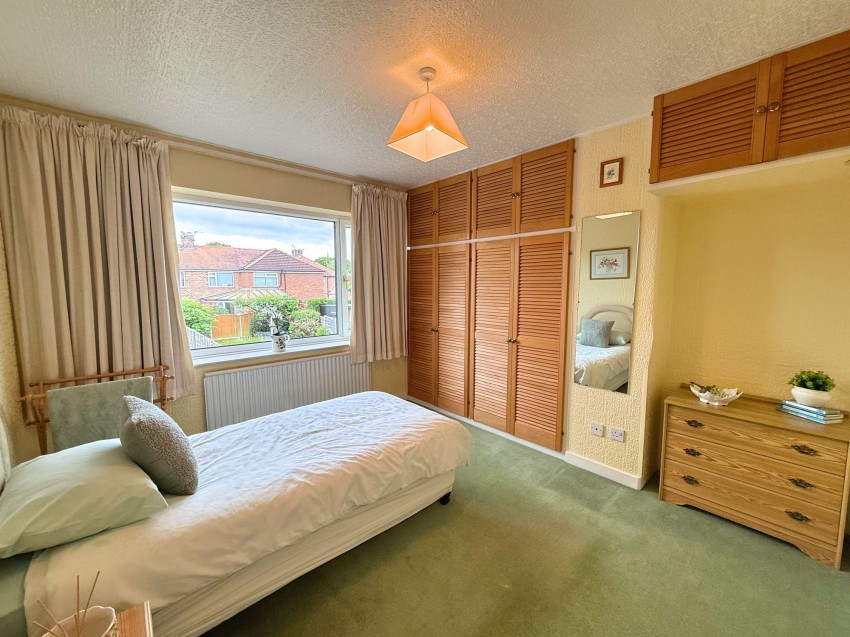 Images for Carlyn Avenue, Sale, M33
